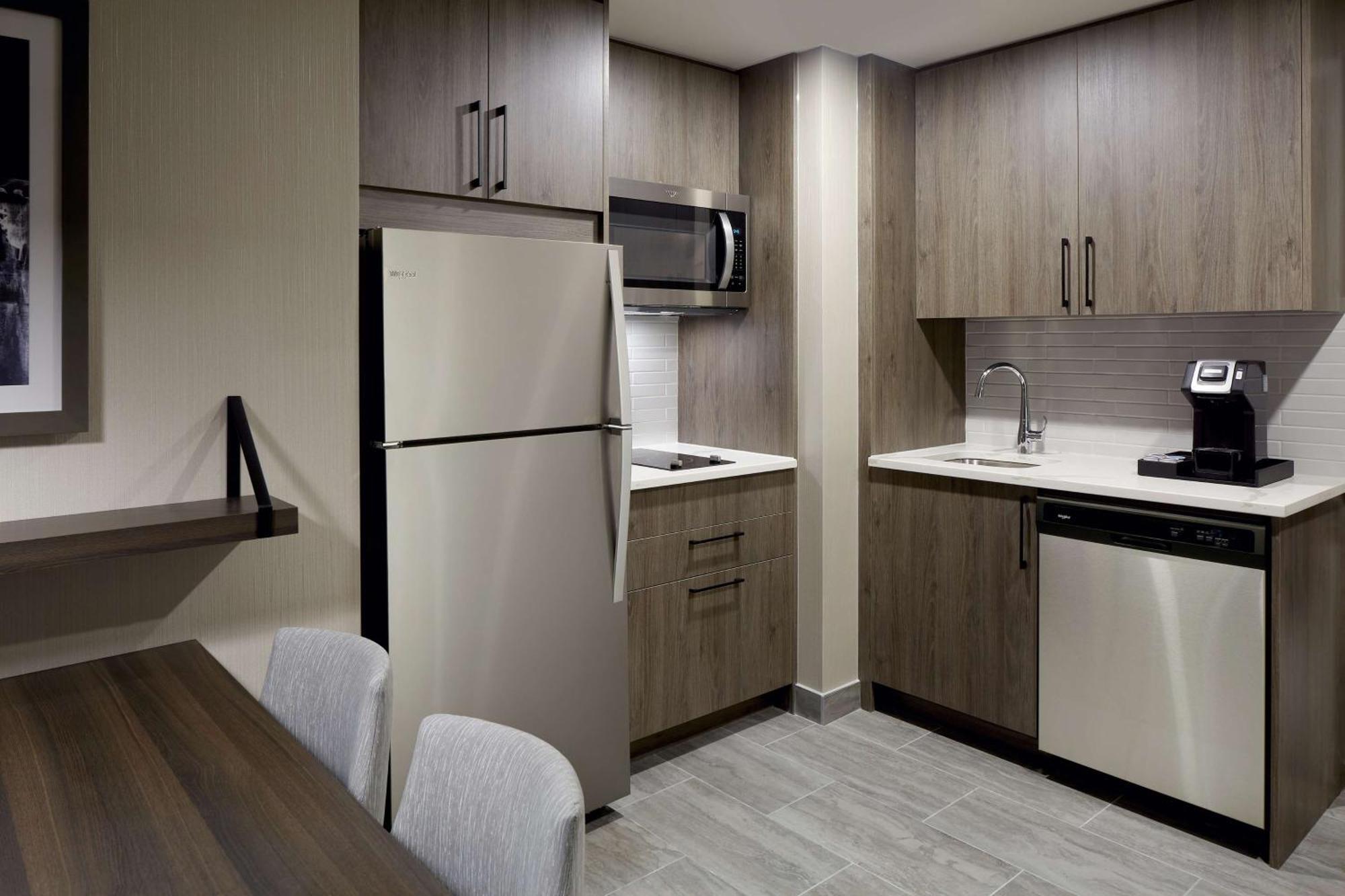 Hotel Homewood By Hilton Midtown Montreal